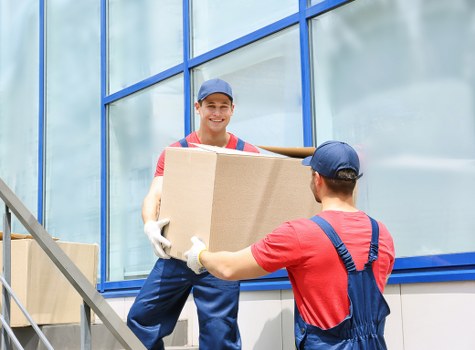 Professional packing and unpacking services in Fulham with moving boxes